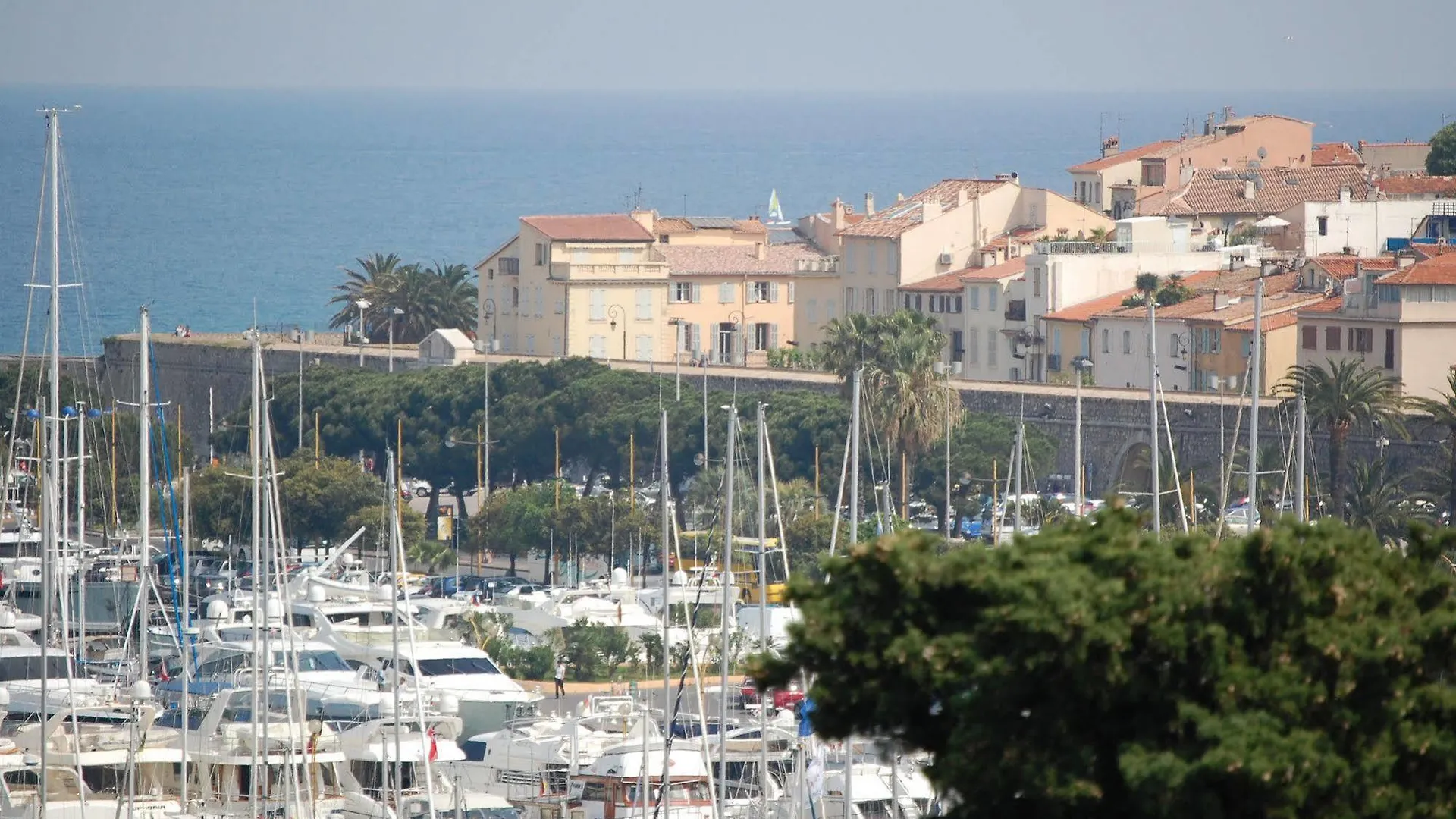 ***  Hotel Le Collier Antibes Frankrike
