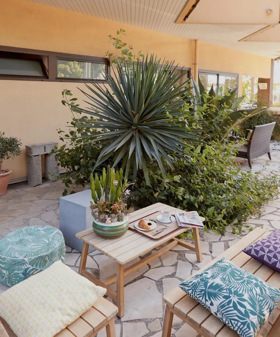 Hotel Le Collier Antibes 3*,  Frankrike